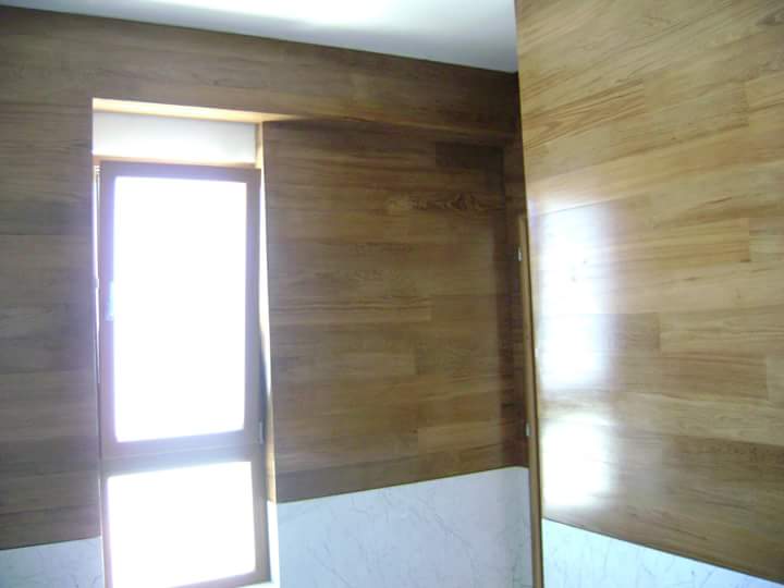 Ξύλινη επένδυση τοίχου από Δρυς σε μονοκατοικία στην Κηφισιά - Έργα Αντωνόπουλος